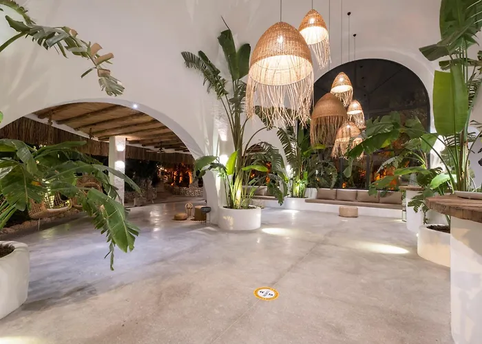 Ami-tai Luxury Honeymoon Hotel *